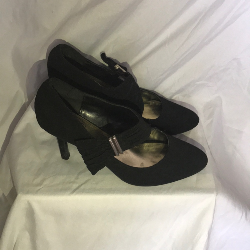 Black strapped heels, only worn once, size 8